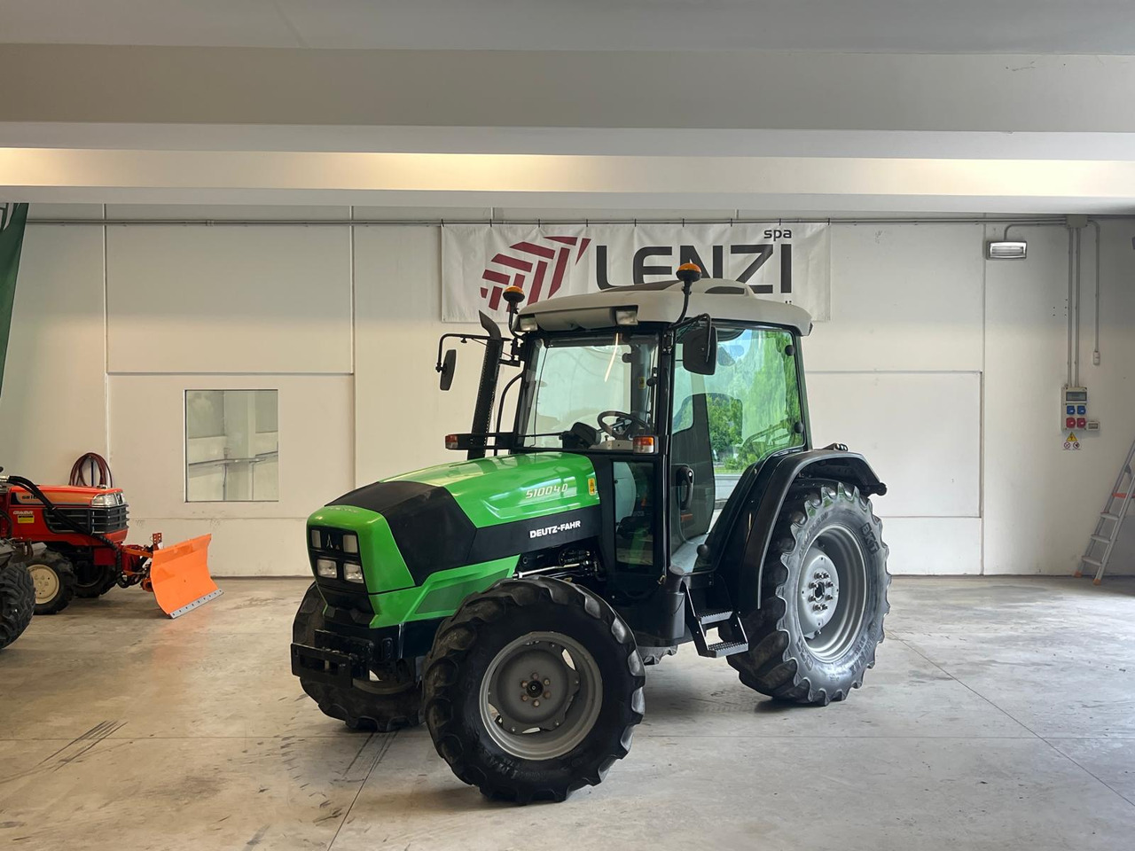 DEUTZ-FAHR 5100.4 D - Trator: foto 1 DEUTZ-FAHR 5100.4 D - Trator: foto 1