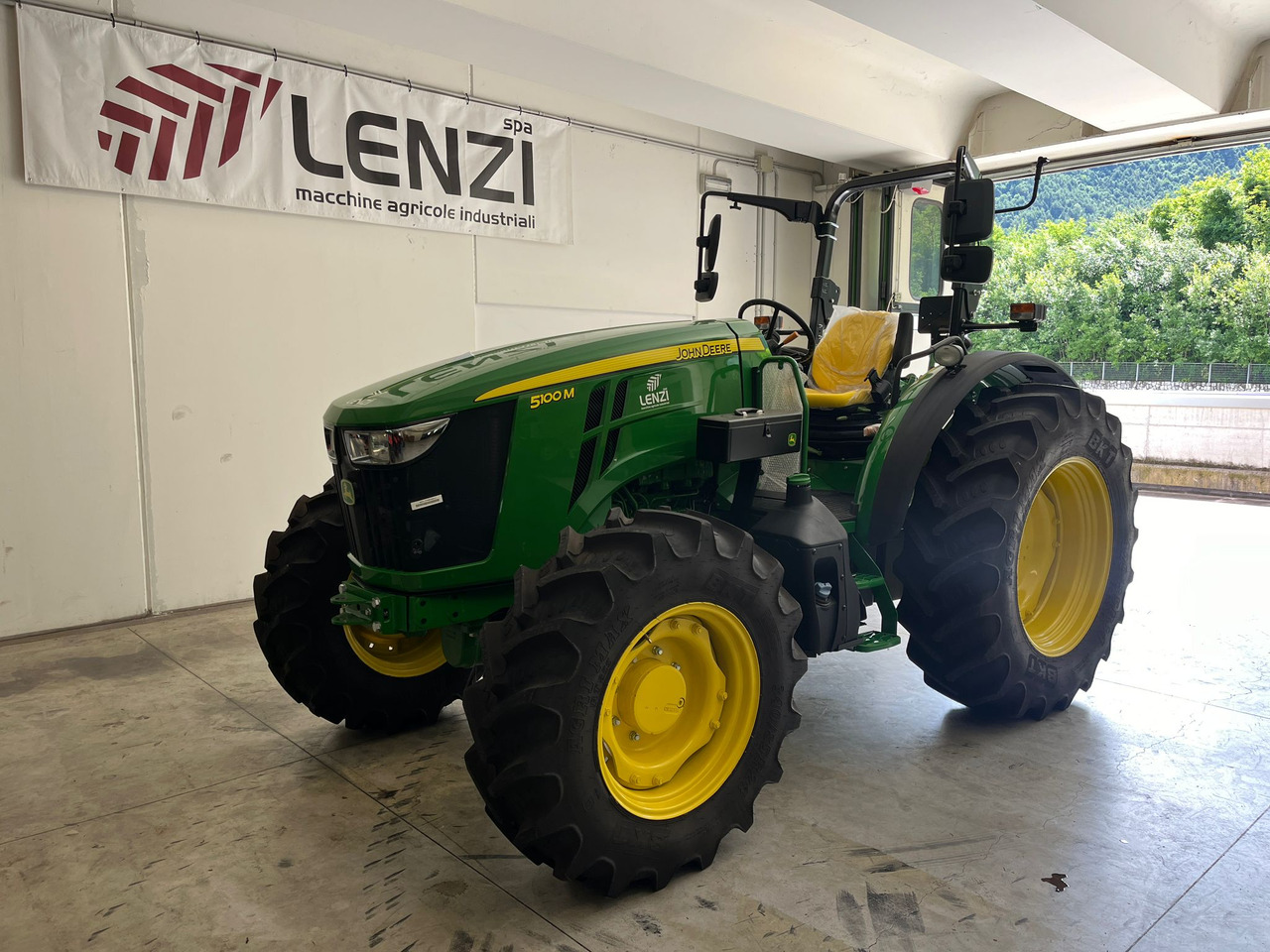 JOHN DEERE 5100 M - Trator: foto 2 JOHN DEERE 5100 M - Trator: foto 2