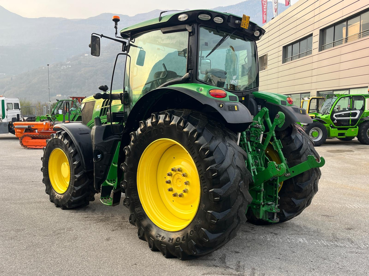 Trator John Deere 6175R: foto 8