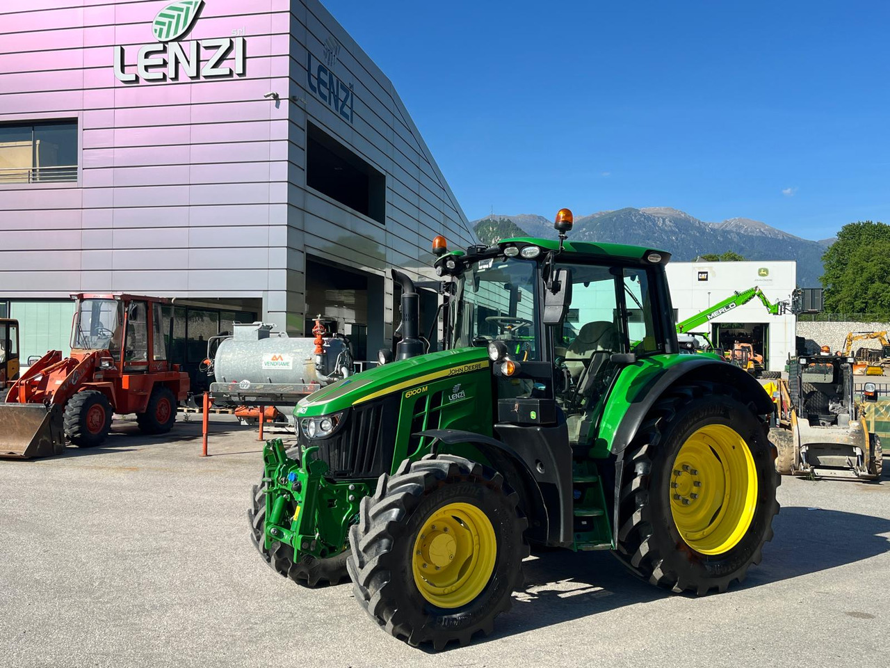 TRATTORE JOHN DEERE 6100M - Trator: foto 1 TRATTORE JOHN DEERE 6100M - Trator: foto 1