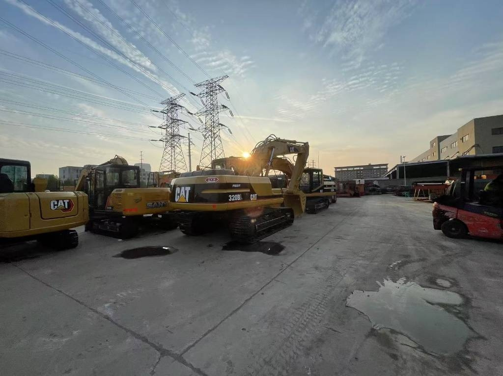 CAT 320 B - Escavadora de rastos: foto 1 CAT 320 B - Escavadora de rastos: foto 1