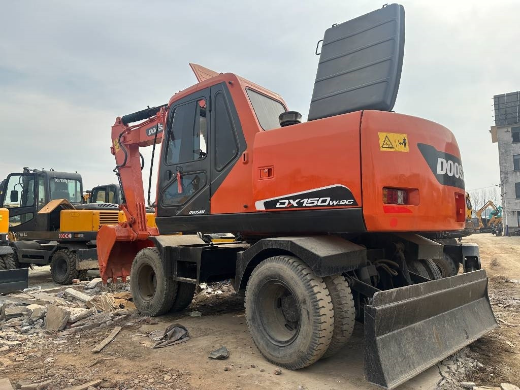 Doosan 150 - Escavadeira de rodas: foto 2 Doosan 150 - Escavadeira de rodas: foto 2