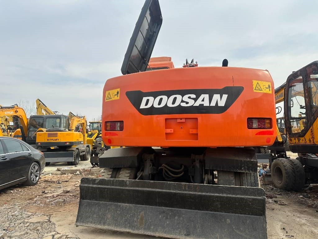 Doosan 150 - Escavadeira de rodas: foto 2 Doosan 150 - Escavadeira de rodas: foto 2
