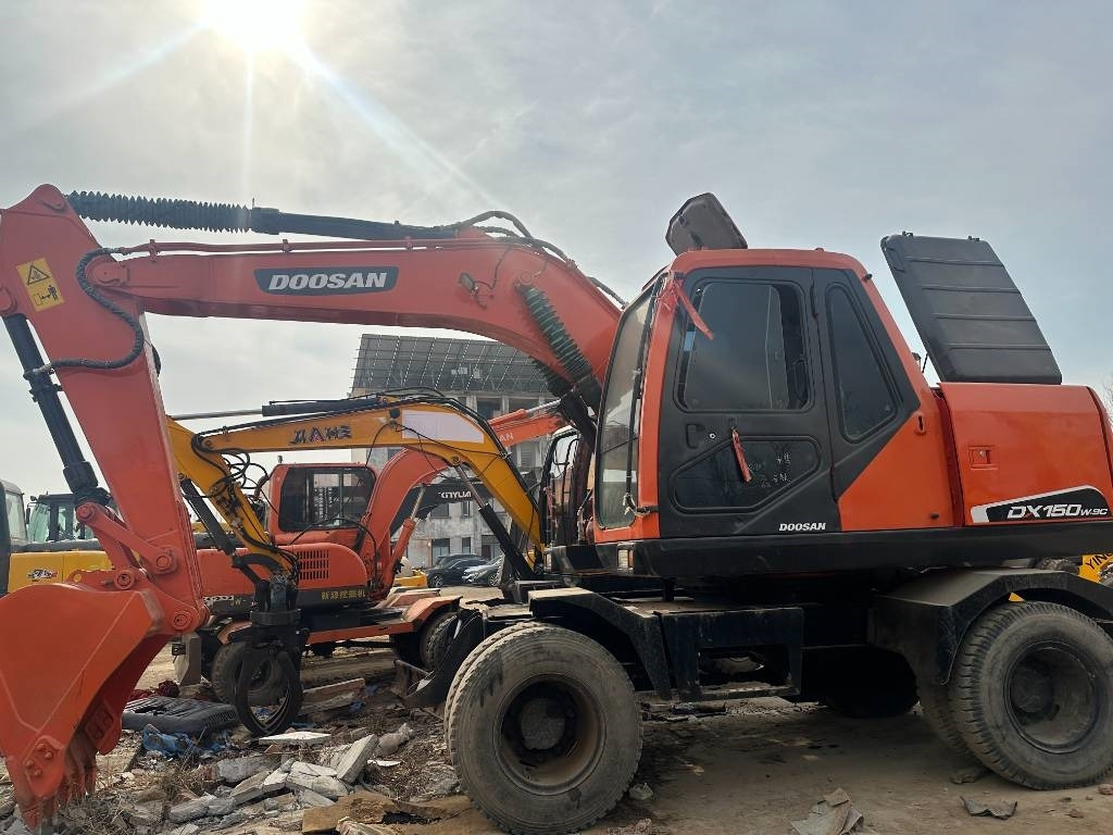 Doosan 150 - Escavadeira de rodas: foto 4 Doosan 150 - Escavadeira de rodas: foto 4