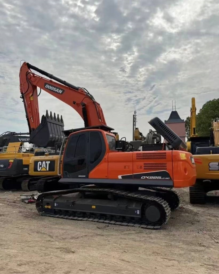 Doosan DX 225 - Escavadora de rastos: foto 1 Doosan DX 225 - Escavadora de rastos: foto 1