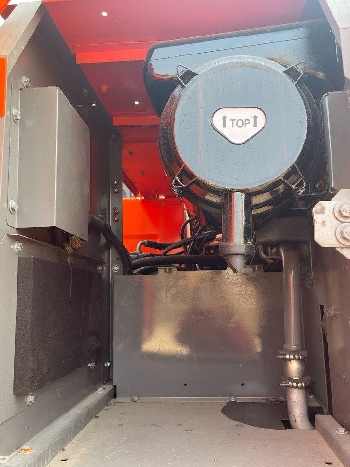 Hitachi 210LC - Escavadora de rastos: foto 2 Hitachi 210LC - Escavadora de rastos: foto 2