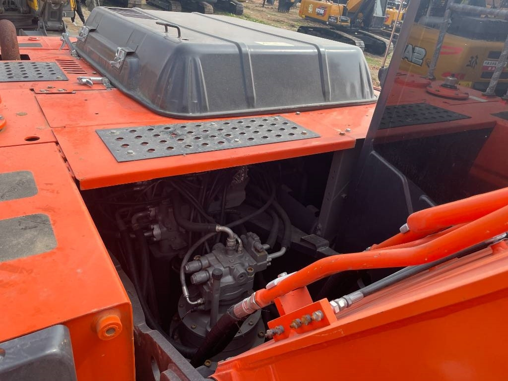 Hitachi ZX 240 - Escavadora de rastos: foto 2 Hitachi ZX 240 - Escavadora de rastos: foto 2