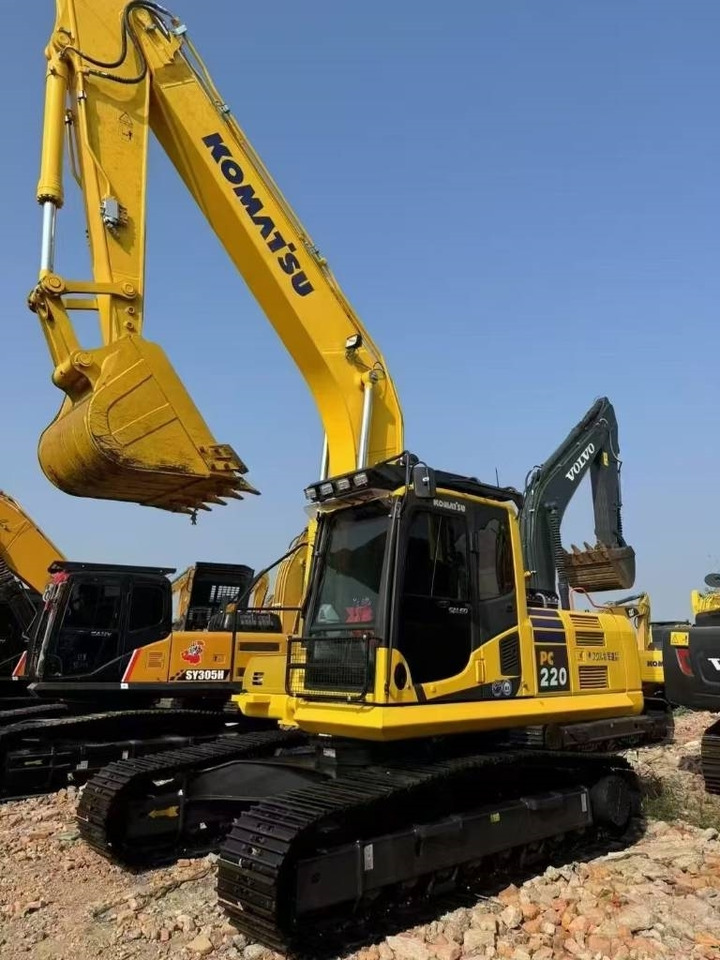 Komatsu PC 220 - Escavadora de rastos: foto 1 Komatsu PC 220 - Escavadora de rastos: foto 1