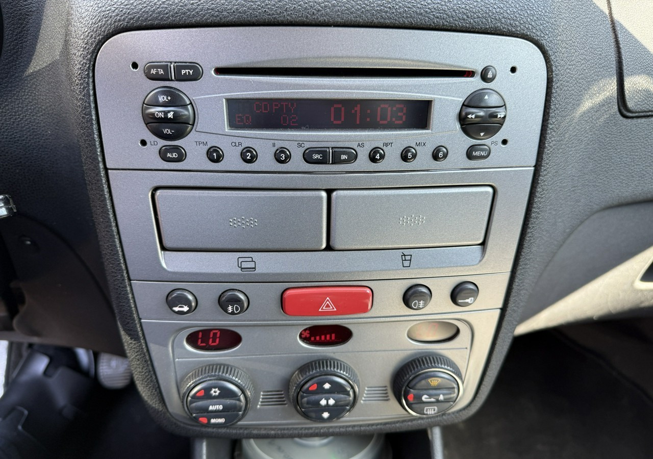 Alfa Romeo 147 Alfa Romeo 147 Klima 1.9 jtd-140KM - Automóvel: foto 5 Alfa Romeo 147 Alfa Romeo 147 Klima 1.9 jtd-140KM - Automóvel: foto 5