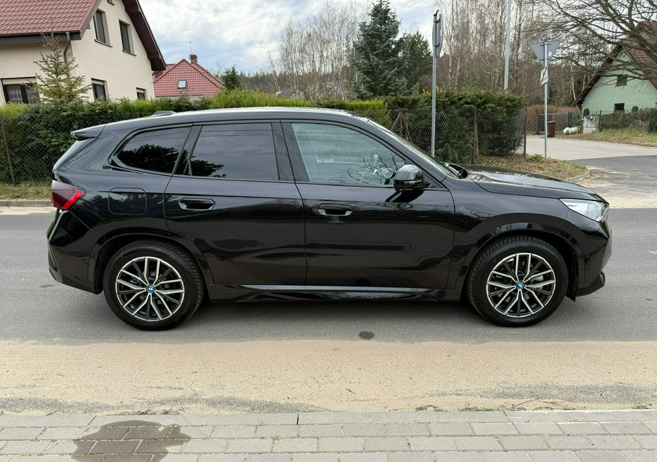 BMW X1 iX1 iX1 xDrive30 313KM M-Sport H/K Panorama AdaptiveLed Masaże Kam360 - SUV: foto 5 BMW X1 iX1 iX1 xDrive30 313KM M-Sport H/K Panorama AdaptiveLed Masaże Kam360 - SUV: foto 5