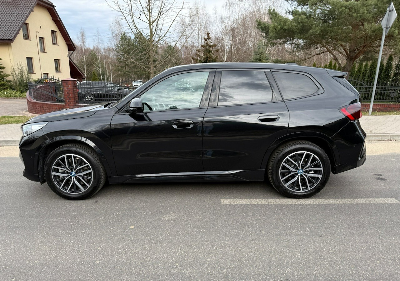 BMW X1 iX1 iX1 xDrive30 313KM M-Sport H/K Panorama AdaptiveLed Masaże Kam360 - SUV: foto 2 BMW X1 iX1 iX1 xDrive30 313KM M-Sport H/K Panorama AdaptiveLed Masaże Kam360 - SUV: foto 2