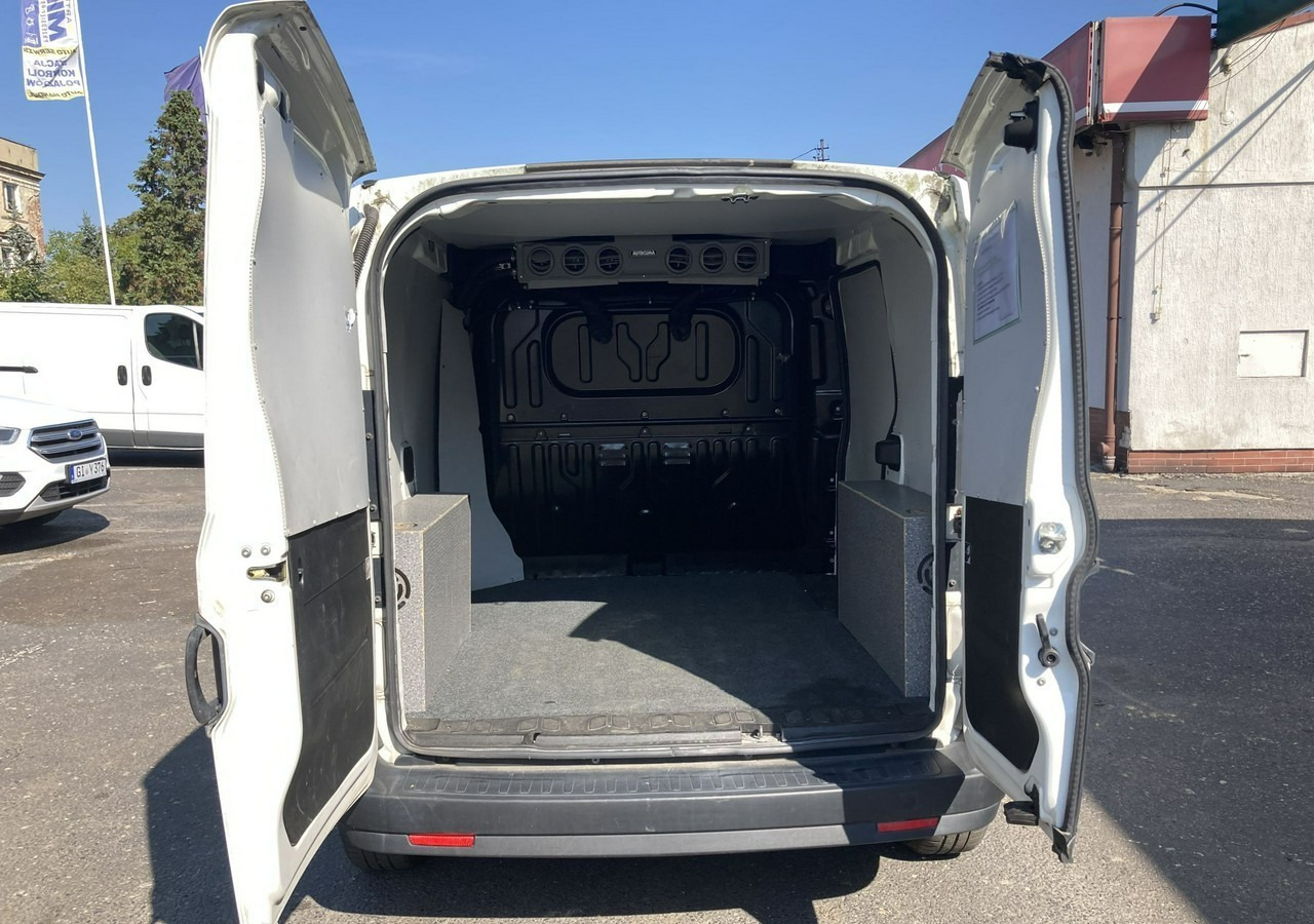 Locação financeira de  Fiat Doblo Fiat Doblo 1,3 jtd ECO Flex chłodnia do leków 2013 Fiat Doblo Fiat Doblo 1,3 jtd ECO Flex chłodnia do leków 2013: foto 9