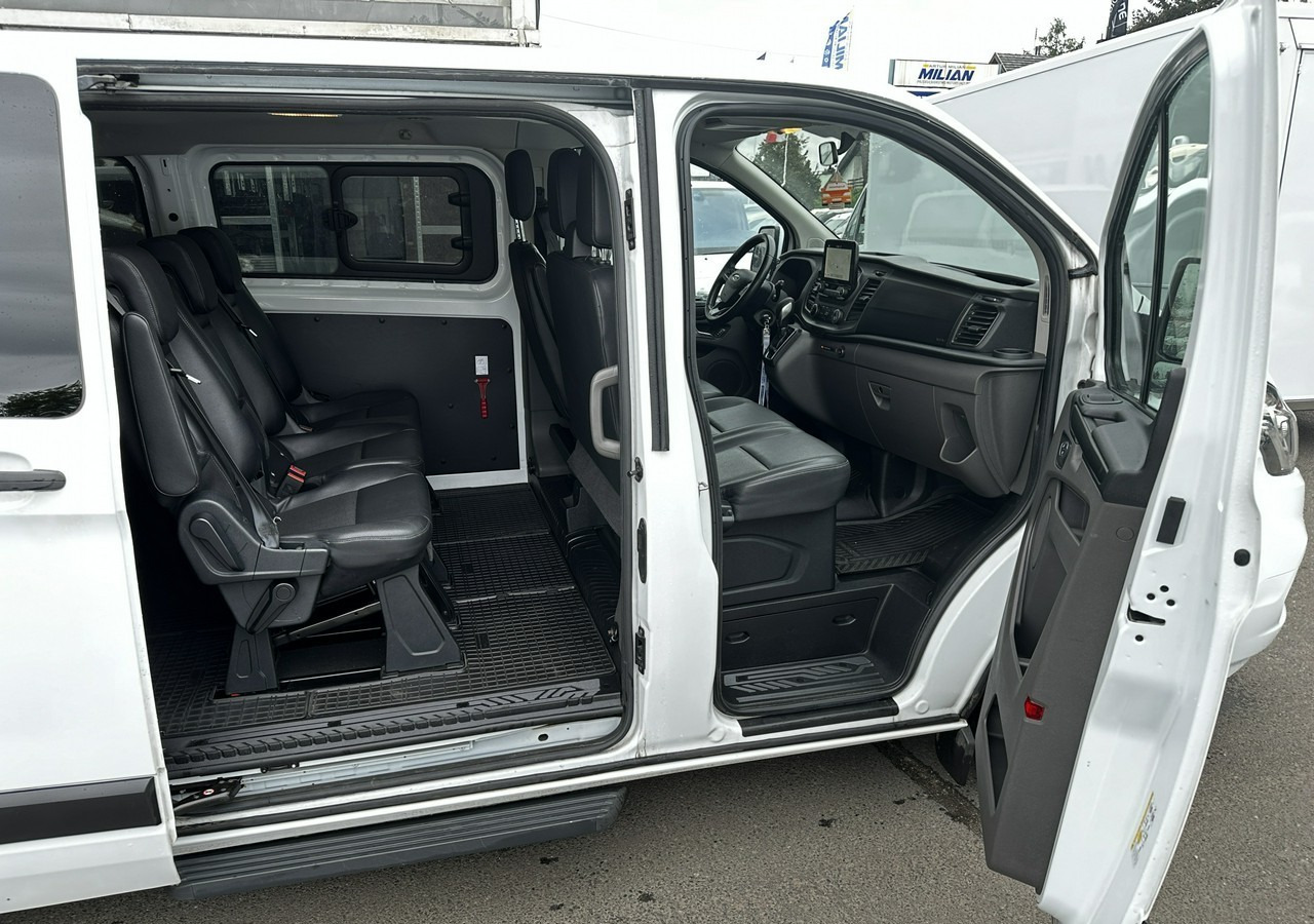 Fotografia de interior 1: Furgão de passageiros Ford Transit Custom Custom do przewozu Niepełnosprawnych inwalida rampa Model 2021 PFRO