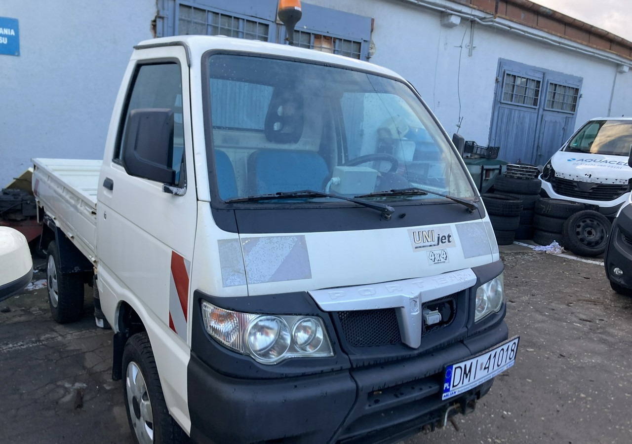 Inna Inny PFAU Piaggio Porter 4X4 Skrzynia odśnieżarka Pług 5655km 2012 - Carrinha de caixa aberta: foto 2 Inna Inny PFAU Piaggio Porter 4X4 Skrzynia odśnieżarka Pług 5655km 2012 - Carrinha de caixa aberta: foto 2