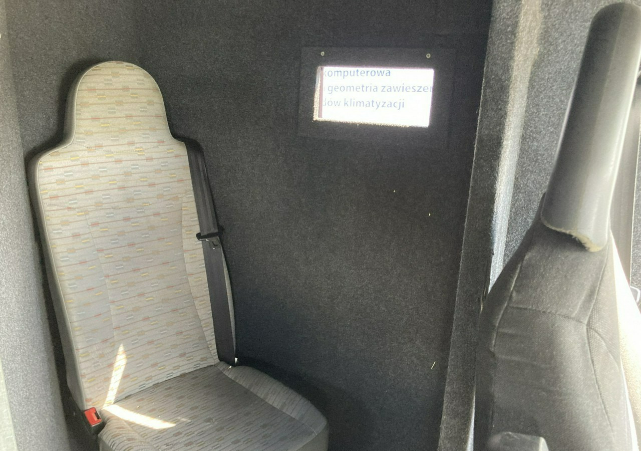 Iveco Daily Iveco 35-130 Bankowóz Kuloodporny Opancerzony Pancerny 2015 - Carrinha de contentor: foto 5 Iveco Daily Iveco 35-130 Bankowóz Kuloodporny Opancerzony Pancerny 2015 - Carrinha de contentor: foto 5