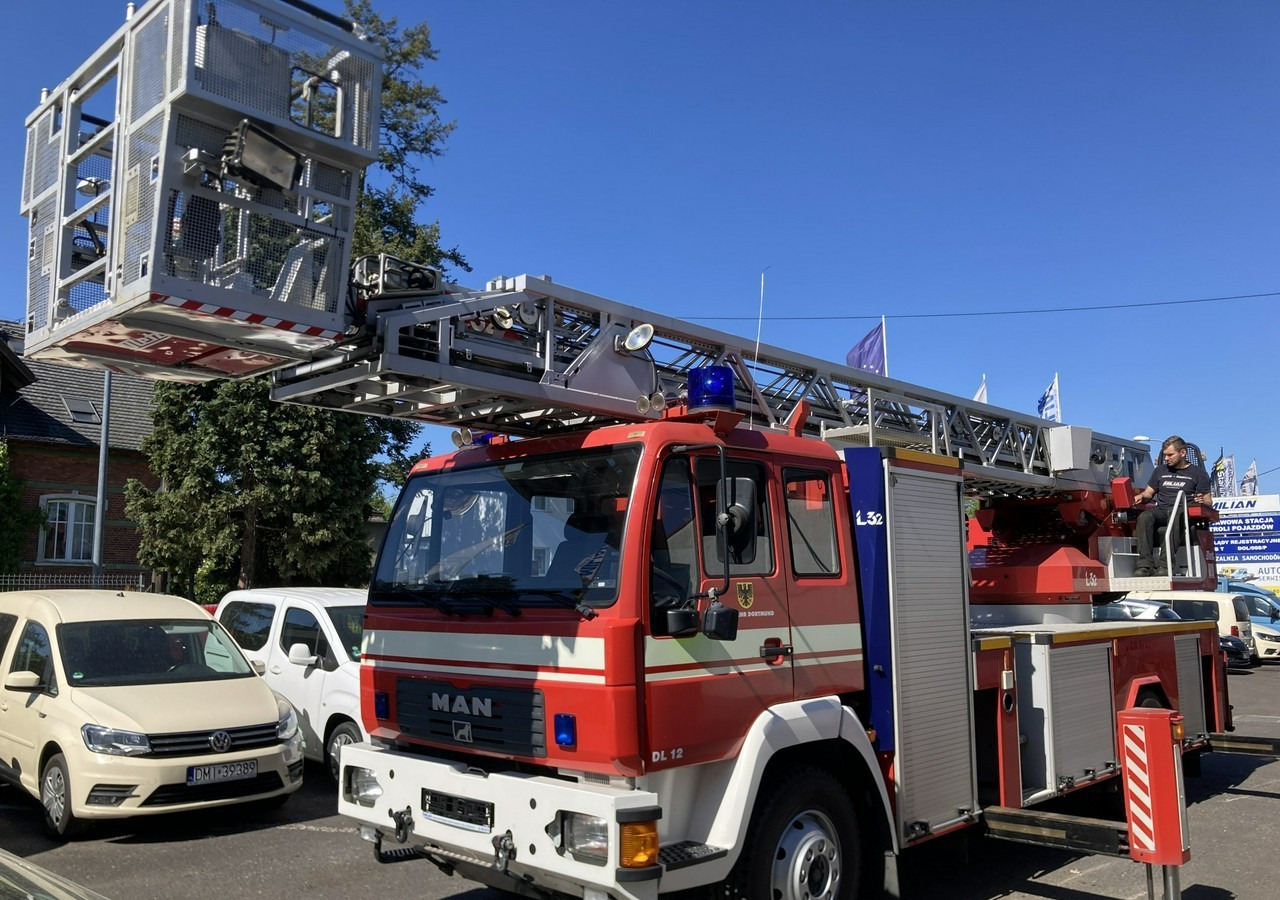 MAN Inny MAN Man 15,280 Straż pożarna drabina Strażacka zwyżka podnośnik 32m Metz - Carro de bombeiro: foto 4 MAN Inny MAN Man 15,280 Straż pożarna drabina Strażacka zwyżka podnośnik 32m Metz - Carro de bombeiro: foto 4