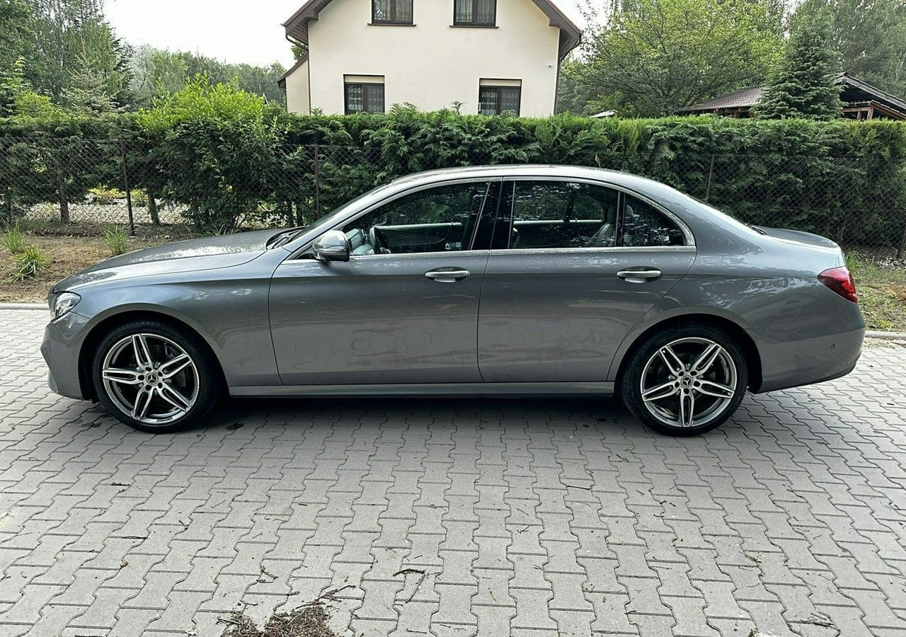 Mercedes-Benz Klasa E W213 E220d 2.0 194KM AMG-Pakiet MultibeamLed*Skóra*Navi*Kamera360* Salon - Automóvel: foto 4 Mercedes-Benz Klasa E W213 E220d 2.0 194KM AMG-Pakiet MultibeamLed*Skóra*Navi*Kamera360* Salon - Automóvel: foto 4
