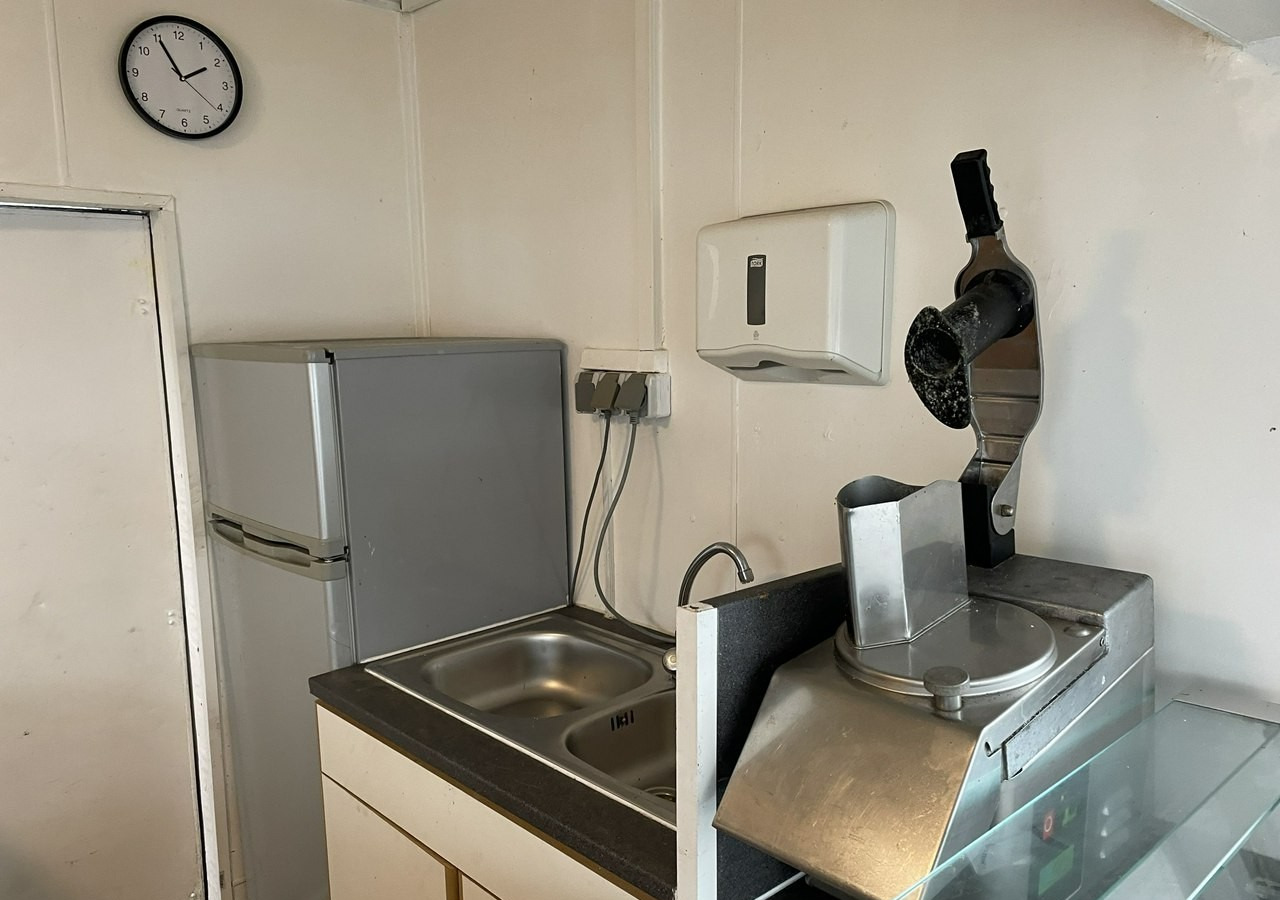 Mercedes-Benz Sprinter Autosklep Sklep Gastronomiczny Food Truck Foodtruck pizza wyposażona - Roulote bar: foto 5 Mercedes-Benz Sprinter Autosklep Sklep Gastronomiczny Food Truck Foodtruck pizza wyposażona - Roulote bar: foto 5