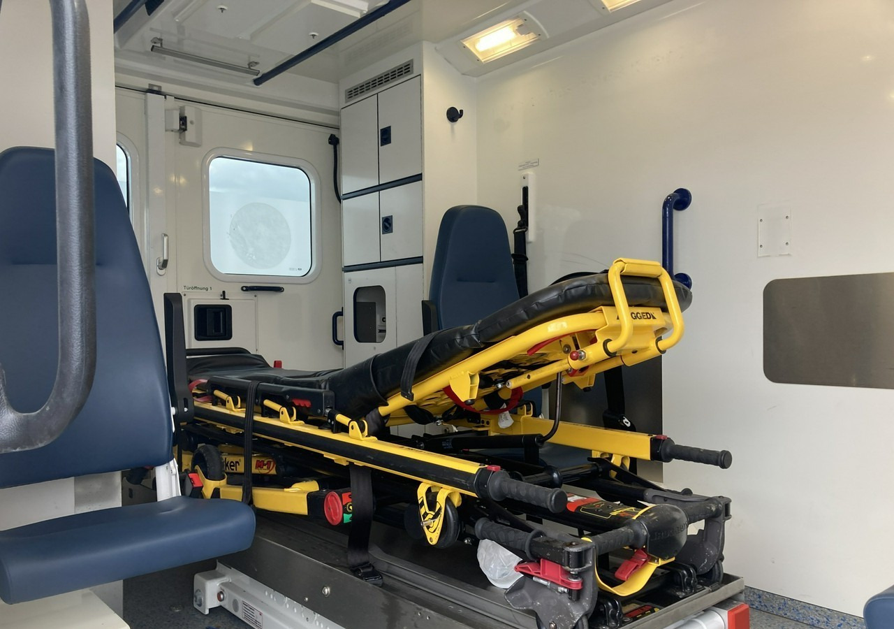 Ambulância Mercedes-Benz Sprinter Sprinter 519 Karetka 4X4 Ambulans MODEL 2017: foto 6 Ambulância Mercedes-Benz Sprinter Sprinter 519 Karetka 4X4 Ambulans MODEL 2017: foto 6