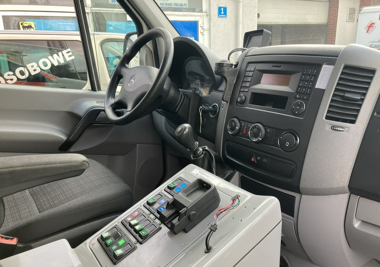 Ambulância Mercedes-Benz Sprinter Sprinter 519 Karetka 4X4 Ambulans MODEL 2017: foto 7 Ambulância Mercedes-Benz Sprinter Sprinter 519 Karetka 4X4 Ambulans MODEL 2017: foto 7