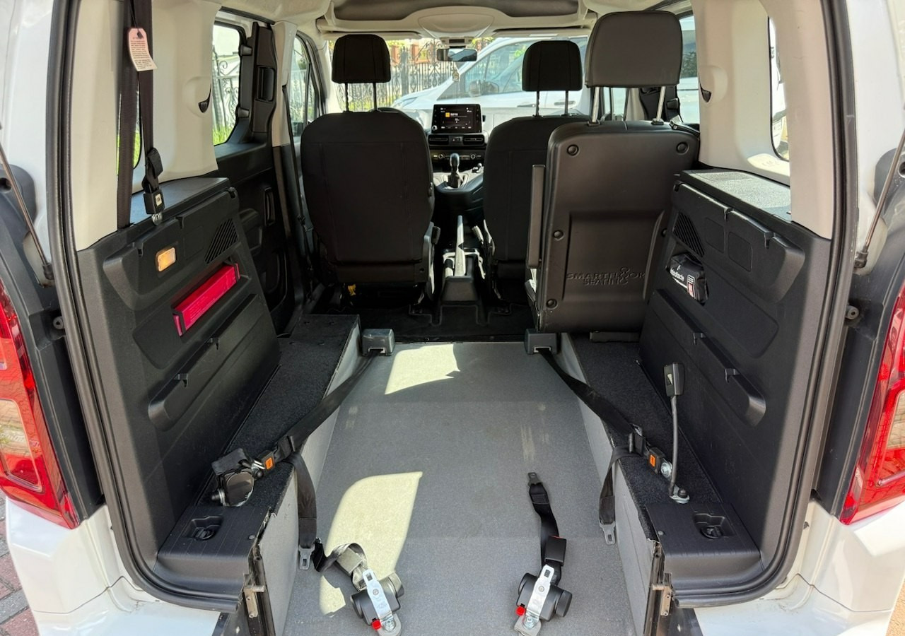 Opel Combo IV Combo Life Combo do przewozu Niepełnosprawnych inwalida rampa Model 2021 - Automóvel: foto 4 Opel Combo IV Combo Life Combo do przewozu Niepełnosprawnych inwalida rampa Model 2021 - Automóvel: foto 4