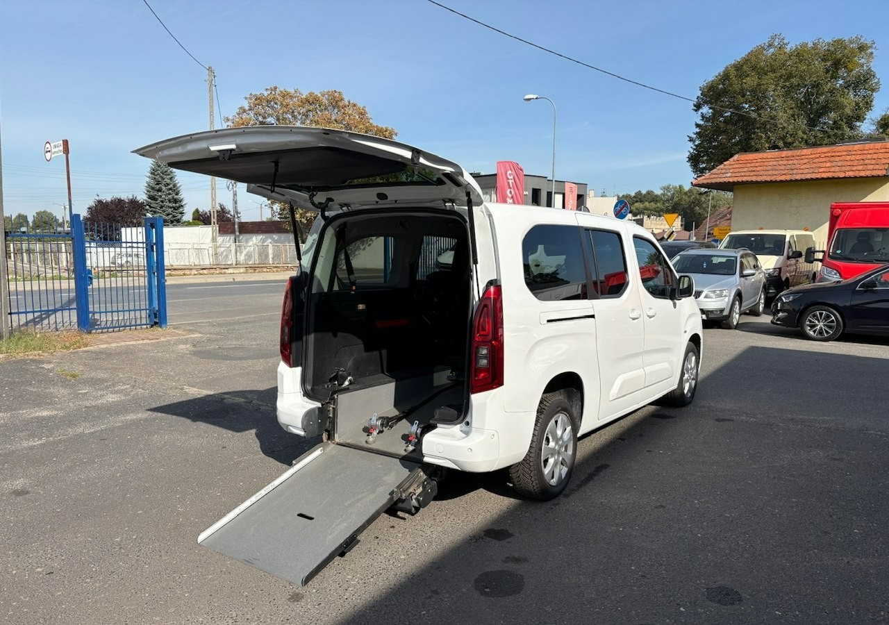 Opel Combo IV Combo Life Opel ComboLife Niepełnosprawnych inwalida rampa Bogate wy - Carrinha: foto 4 Opel Combo IV Combo Life Opel ComboLife Niepełnosprawnych inwalida rampa Bogate wy - Carrinha: foto 4