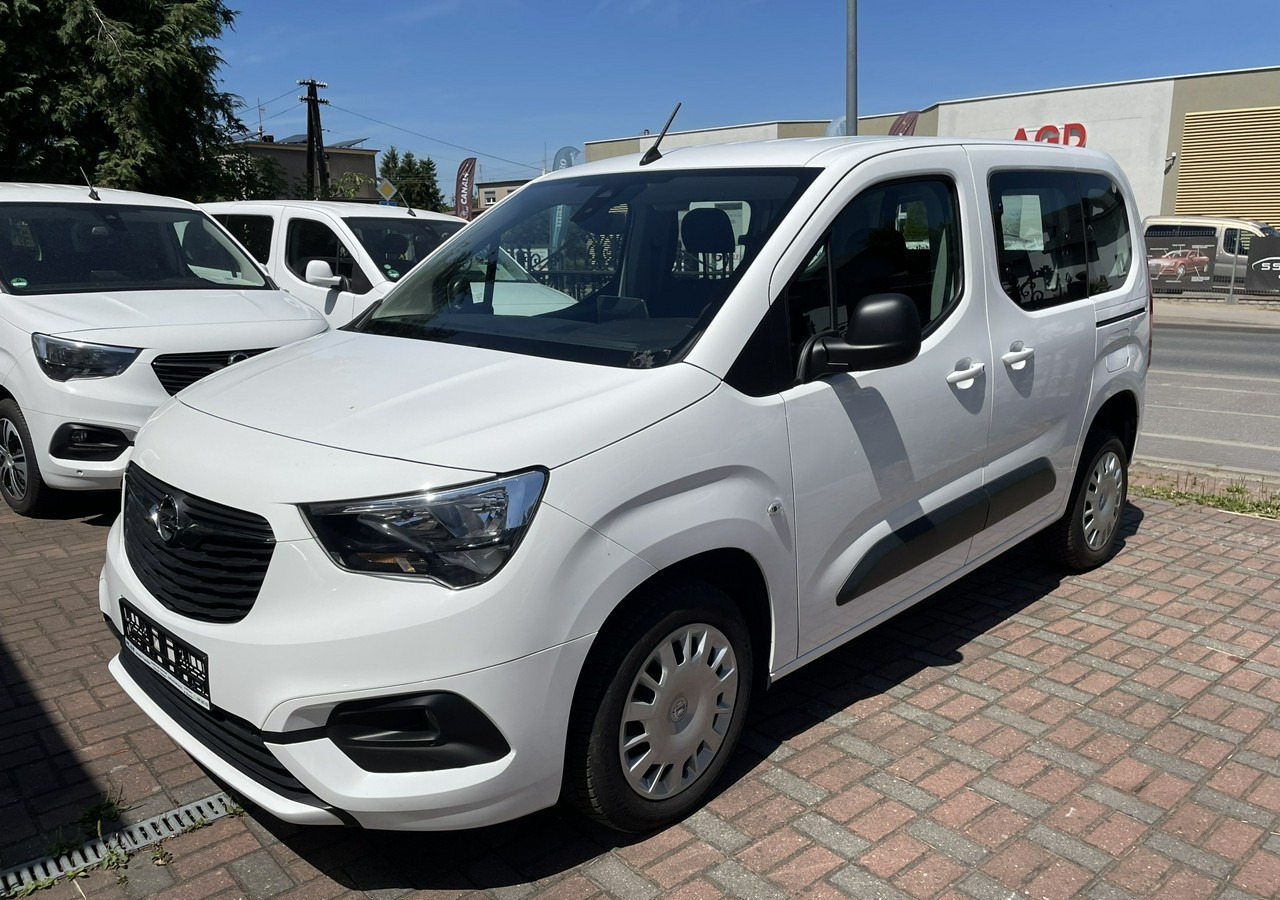 Opel Combo IV Opel Combo Life Niepełnosprawnych inwalida Rampa 32105 km Model 2022 - Automóvel: foto 2 Opel Combo IV Opel Combo Life Niepełnosprawnych inwalida Rampa 32105 km Model 2022 - Automóvel: foto 2