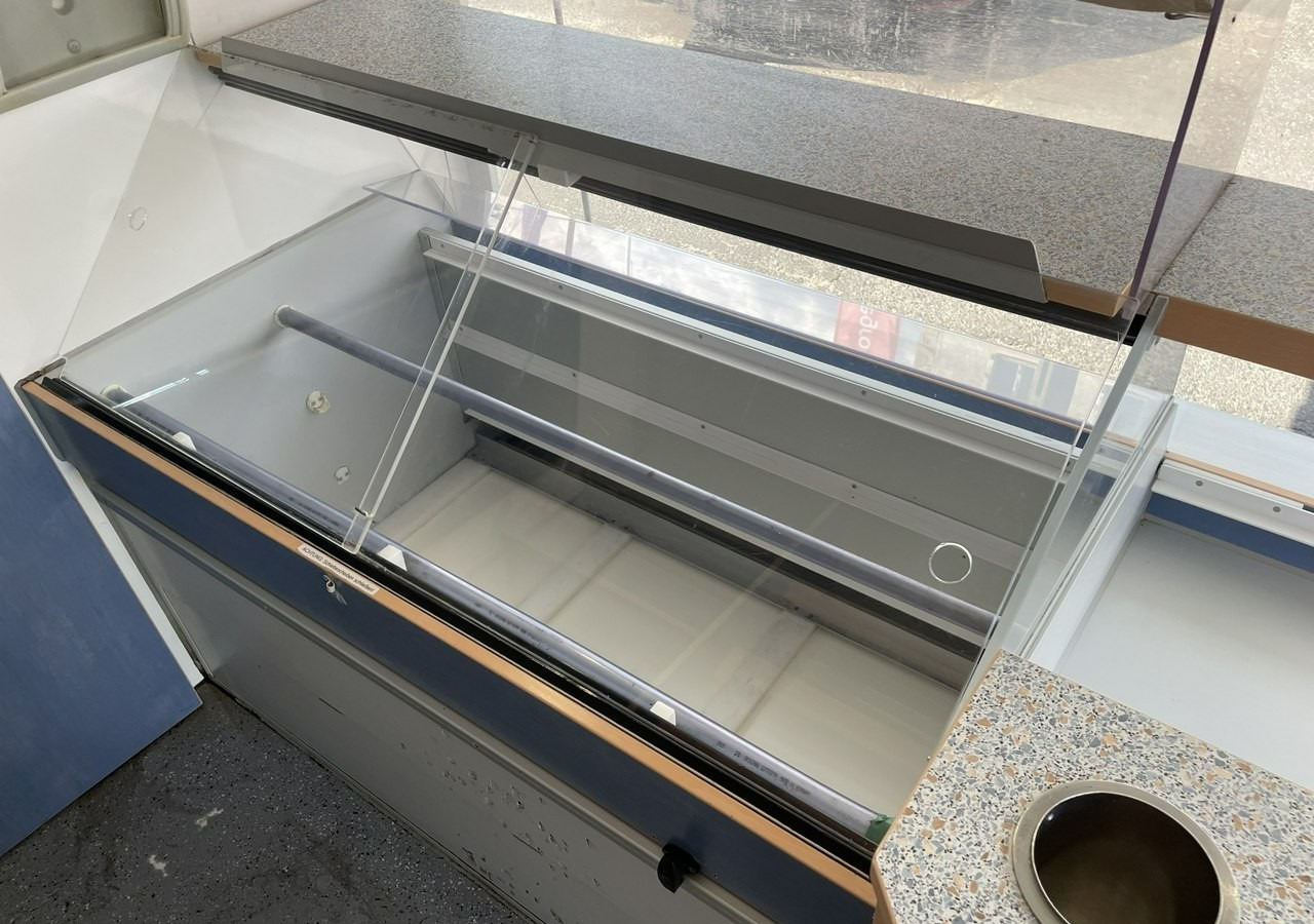 Opel Vivaro Autosklep pieczywa Sklep bar Gastronomiczny Food Truck Foodtruck 200 - Food truck: foto 5 Opel Vivaro Autosklep pieczywa Sklep bar Gastronomiczny Food Truck Foodtruck 200 - Food truck: foto 5