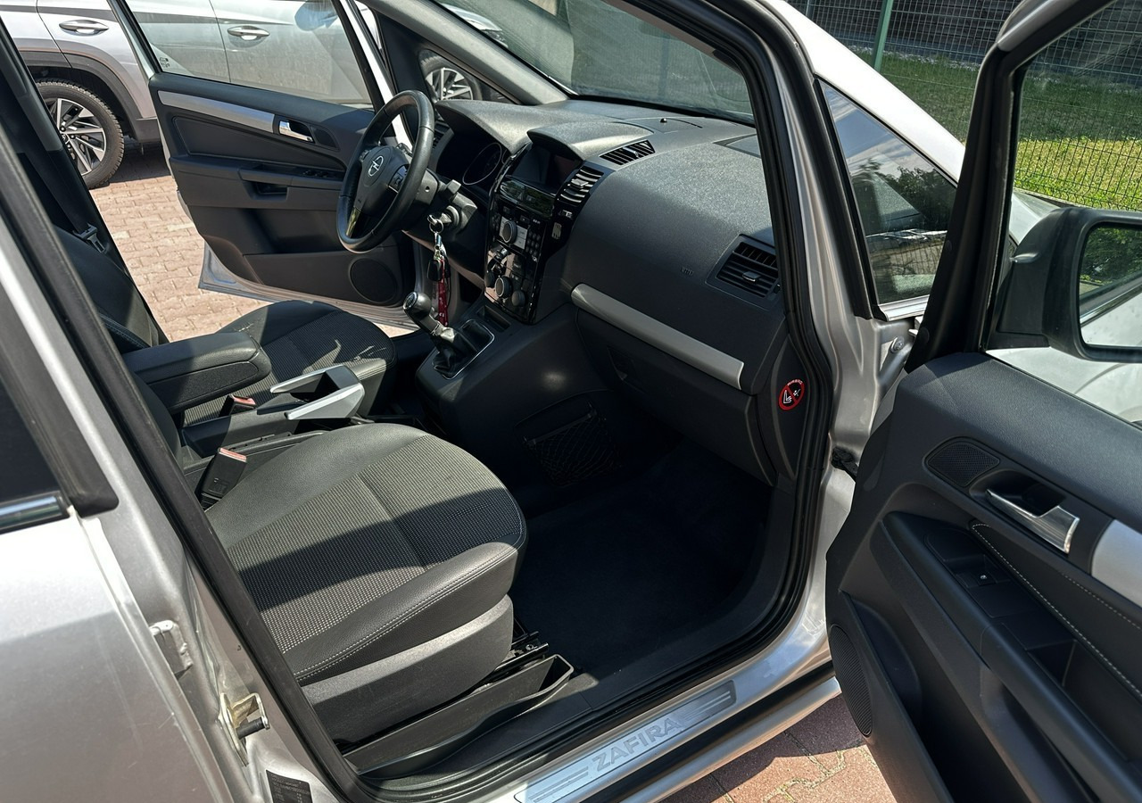 Opel Zafira B Opel Zafira do przewozu osób Niepełnosprawnych inwalida rampa - Automóvel: foto 4 Opel Zafira B Opel Zafira do przewozu osób Niepełnosprawnych inwalida rampa - Automóvel: foto 4