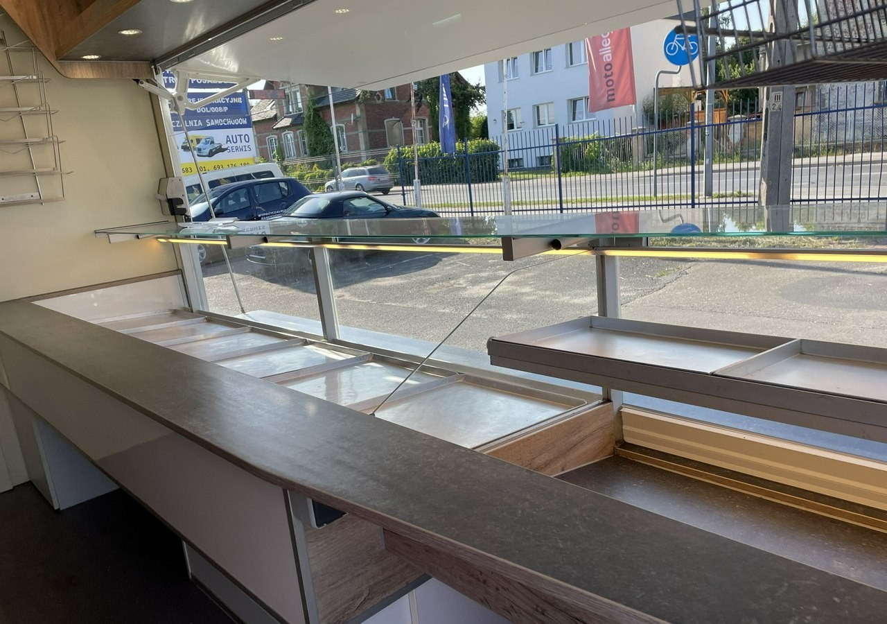 Renault Master Autosklep Sklep Gastronomiczny Food Truck Foodtruck 87tkm Borco 2017 - Food truck: foto 5 Renault Master Autosklep Sklep Gastronomiczny Food Truck Foodtruck 87tkm Borco 2017 - Food truck: foto 5
