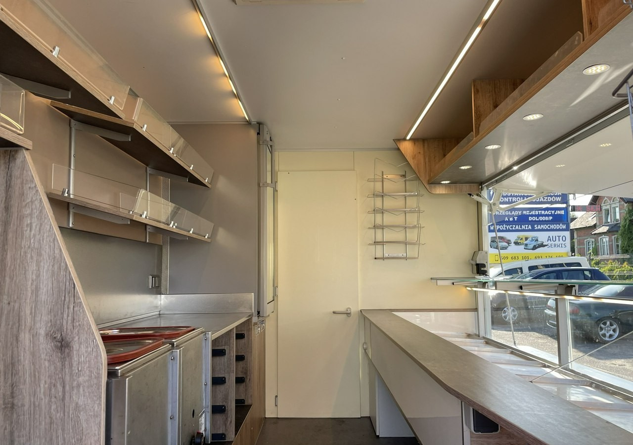 Renault Master Autosklep Sklep Gastronomiczny Food Truck Foodtruck 87tkm Borco 2017 - Food truck: foto 3 Renault Master Autosklep Sklep Gastronomiczny Food Truck Foodtruck 87tkm Borco 2017 - Food truck: foto 3