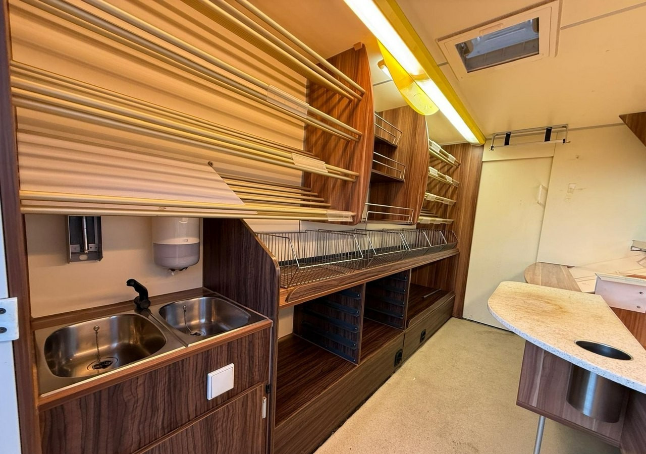 Renault Master Autosklep pieczyw Sklep Gastronomiczny Food Truck Foodtruck BORCO 20 - Food truck: foto 5 Renault Master Autosklep pieczyw Sklep Gastronomiczny Food Truck Foodtruck BORCO 20 - Food truck: foto 5