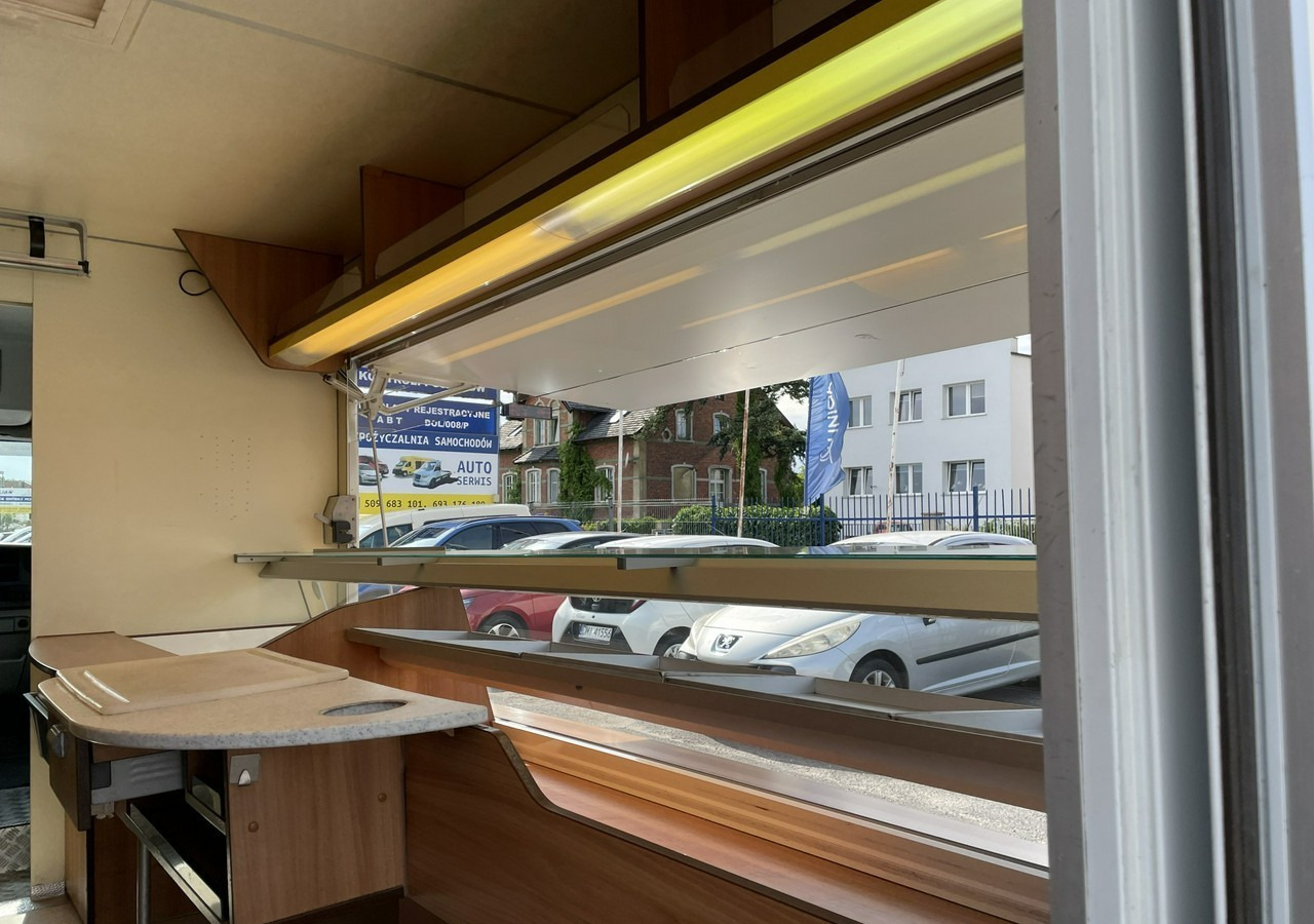 Renault Master Autosklep pieczywa Sklep Gastronomiczny Food Truck Foodtruck 2009 - Food truck: foto 5 Renault Master Autosklep pieczywa Sklep Gastronomiczny Food Truck Foodtruck 2009 - Food truck: foto 5