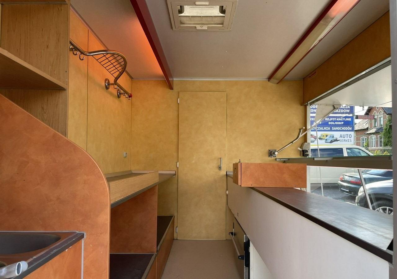 Renault Master Autosklep wędlin Gastronomiczna food truck foodtruck sklep Borco 201 - Food truck: foto 2 Renault Master Autosklep wędlin Gastronomiczna food truck foodtruck sklep Borco 201 - Food truck: foto 2