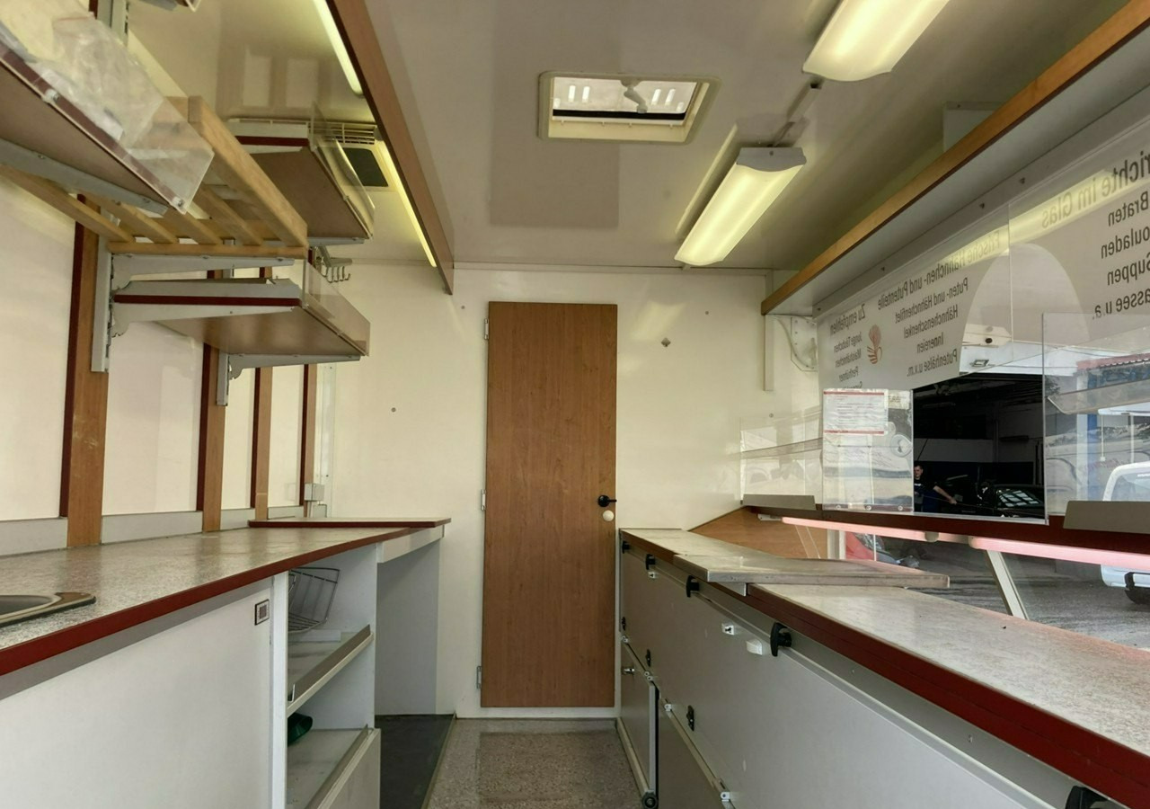 Renault Master Master Autosklep Gastronomiczny Food Truck Foodtruck Sklep bar 2009 - Food truck: foto 1 Renault Master Master Autosklep Gastronomiczny Food Truck Foodtruck Sklep bar 2009 - Food truck: foto 1