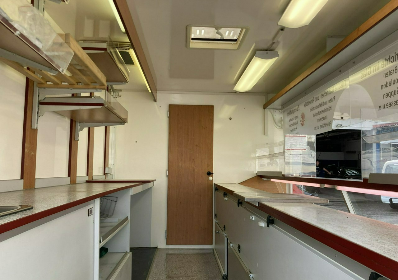 Renault Master Master Autosklep Gastronomiczny Food Truck Foodtruck Sklep bar 2009 - Food truck: foto 2 Renault Master Master Autosklep Gastronomiczny Food Truck Foodtruck Sklep bar 2009 - Food truck: foto 2