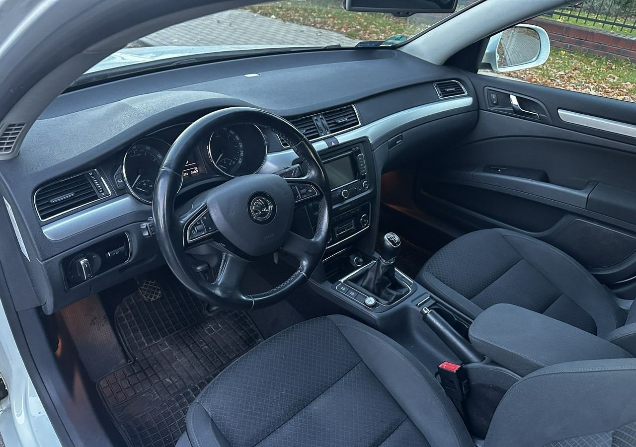 Skoda Superb II Skoda Superb 1.8TSI 160KM LPG PRINS 2035 KLIMA NAVI PDC XENON 2015 - Carrinha: foto 3 Skoda Superb II Skoda Superb 1.8TSI 160KM LPG PRINS 2035 KLIMA NAVI PDC XENON 2015 - Carrinha: foto 3