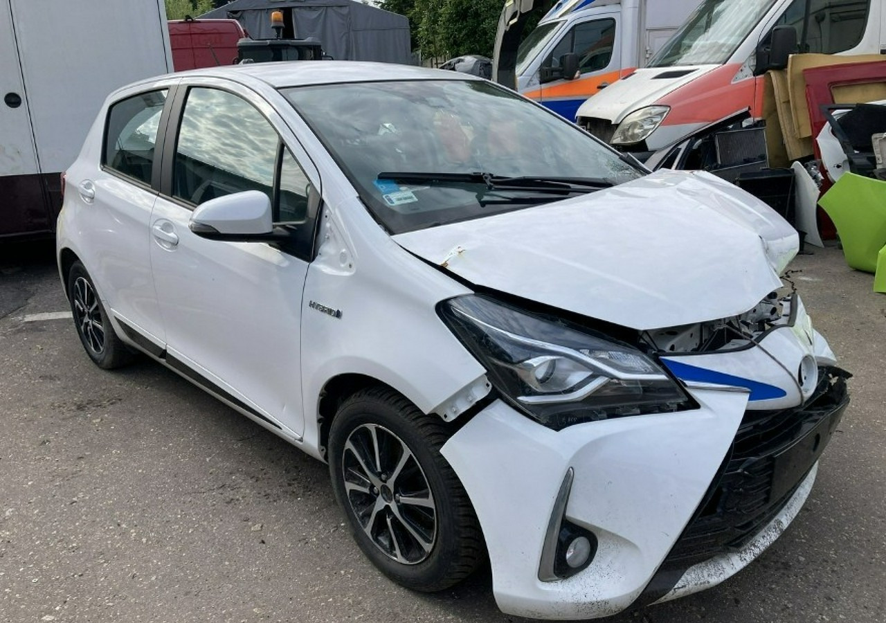 Toyota Yaris III Toyota Yaris Hybrid 1.5 VVT-i Y20 Model 2019 Salon PL - Hatchback: foto 1 Toyota Yaris III Toyota Yaris Hybrid 1.5 VVT-i Y20 Model 2019 Salon PL - Hatchback: foto 1