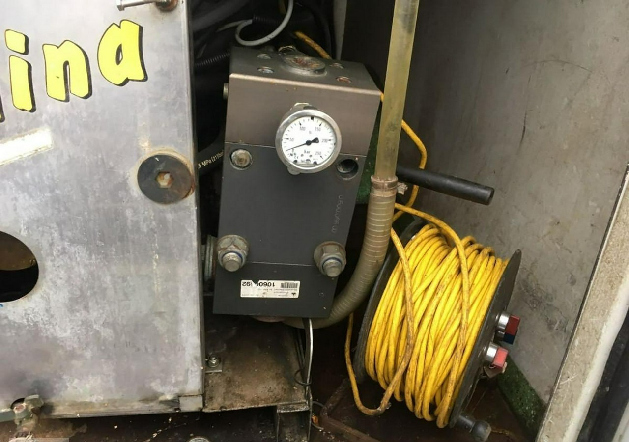 Iveco 35 Urządzenie Kanalizacja Wuko Asenizacyjny Kret - Veículo municipal/ Especial: foto 4 Iveco 35 Urządzenie Kanalizacja Wuko Asenizacyjny Kret - Veículo municipal/ Especial: foto 4