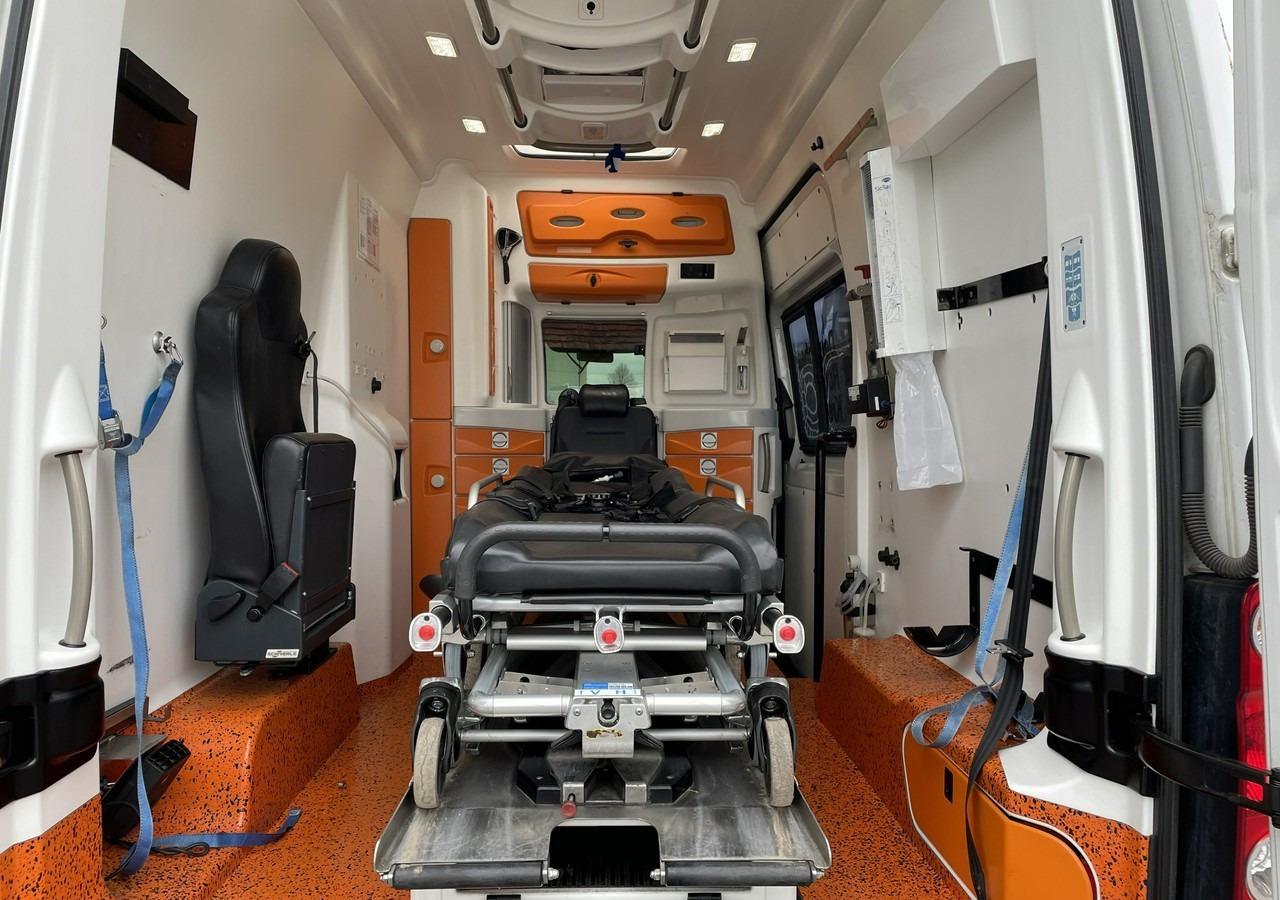 Ambulância Volkswagen Crafter Crafter 2.0-163KM Karetka Ambulans Wyposażony Model 2016: foto 16