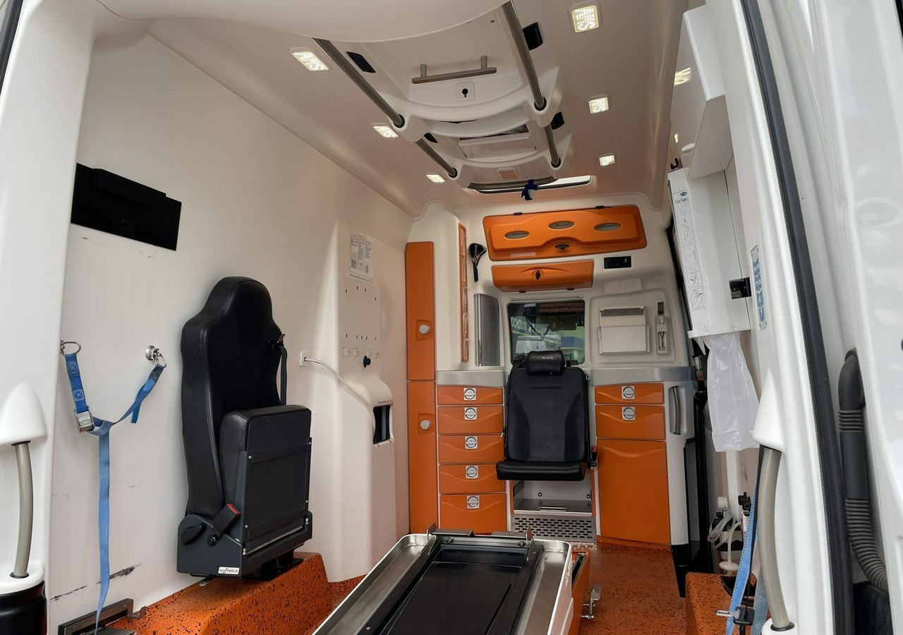 Ambulância Volkswagen Crafter Crafter 2.0-163KM Karetka Ambulans Wyposażony Model 2016: foto 11