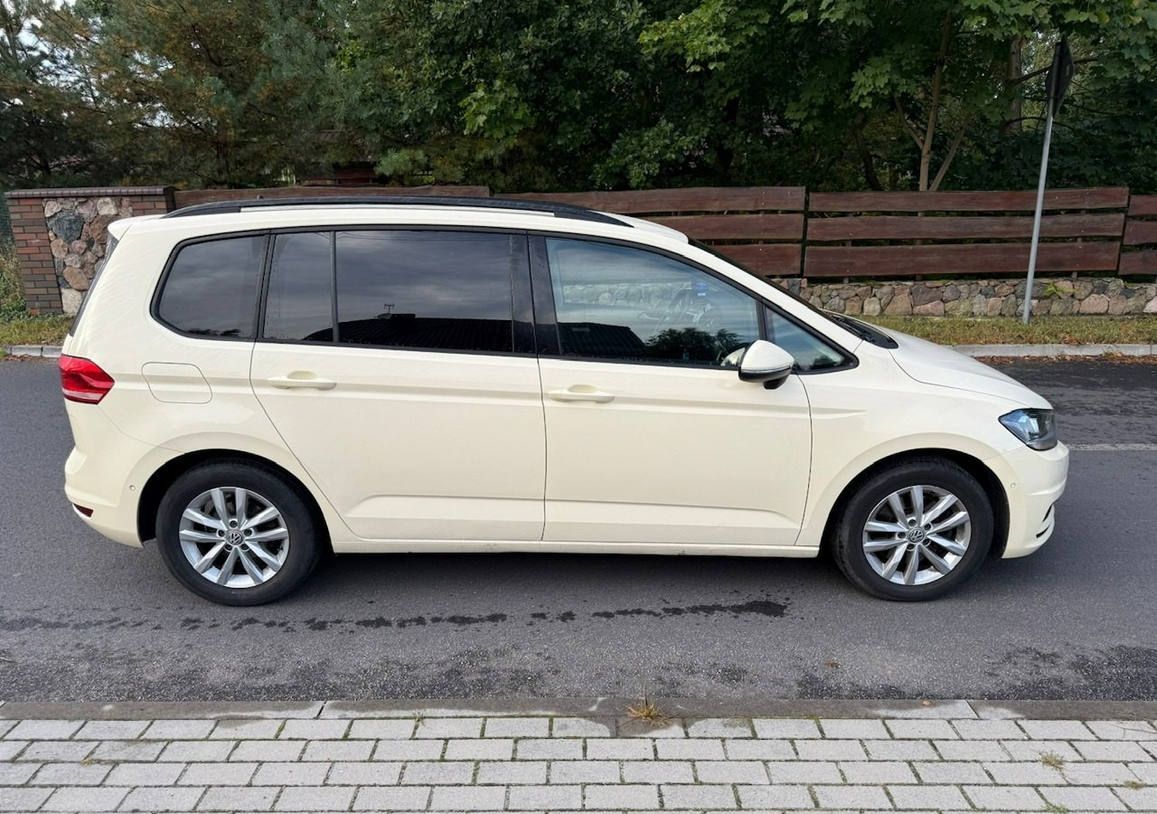 Volkswagen Touran III 2.0 TDI DSG 120 KM Automat 7osobowy Klima Skóra Full Serwis 2020 - Carrinha: foto 2 Volkswagen Touran III 2.0 TDI DSG 120 KM Automat 7osobowy Klima Skóra Full Serwis 2020 - Carrinha: foto 2