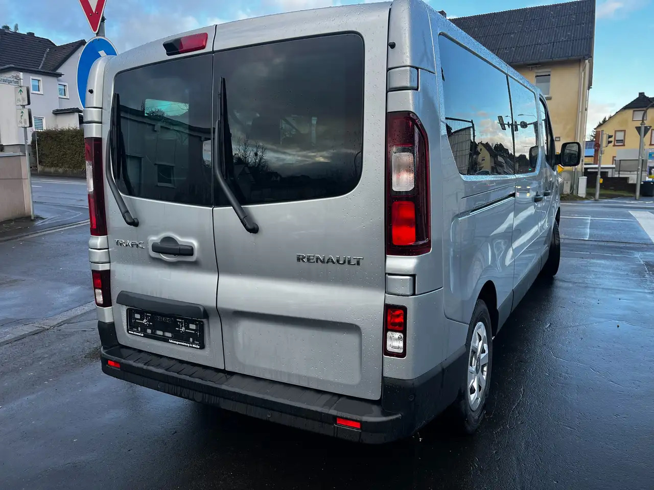 Renault Trafic L2H1 3,0t (8/9 Sitze) Life - Minibus, Furgão de passageiros: foto 4 Renault Trafic L2H1 3,0t (8/9 Sitze) Life - Minibus, Furgão de passageiros: foto 4