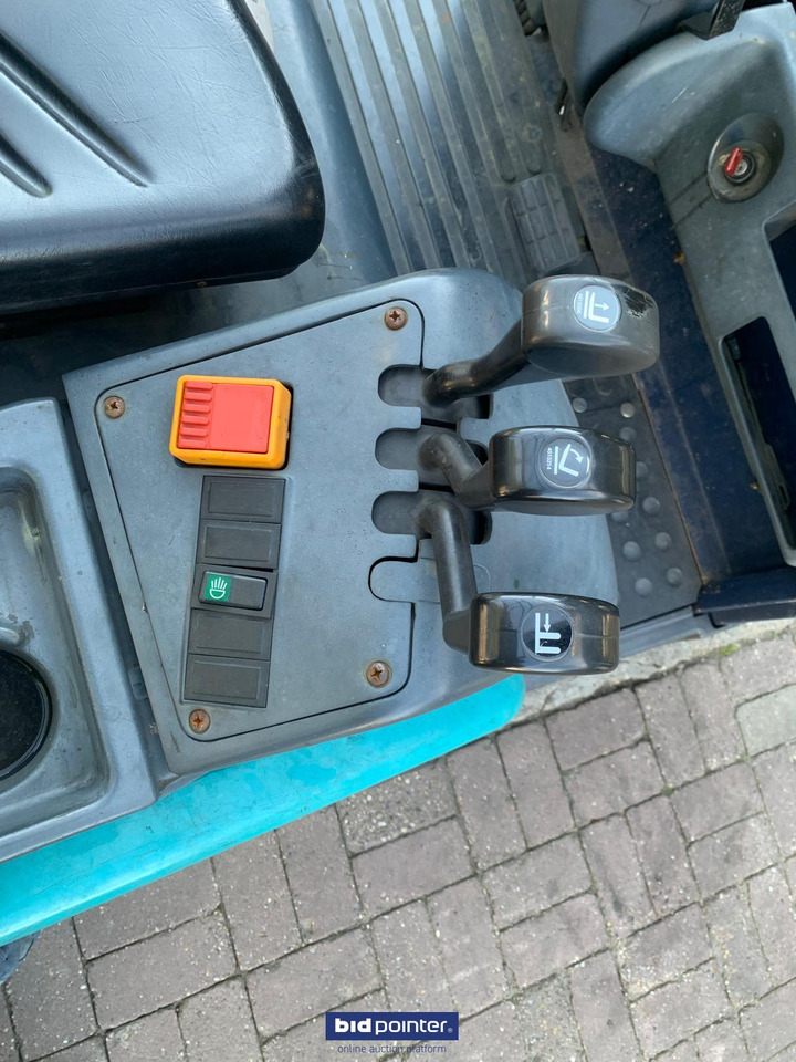 Heftruck elektrisch - 3 wiel - 1600kg! Freelift! Komatsu FB16 - 5.5 mtr. Sideshift! - Empilhador elétrico: foto 4 Heftruck elektrisch - 3 wiel - 1600kg! Freelift! Komatsu FB16 - 5.5 mtr. Sideshift! - Empilhador elétrico: foto 4