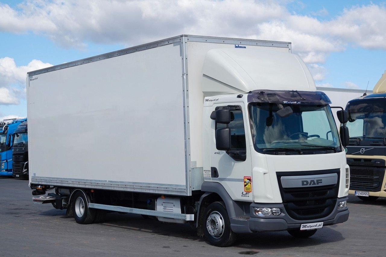 DAF LF 210 / KONTENER - 7 M / SOLÓWKA / WINDA DHOLLA - Camião furgão: foto 4 DAF LF 210 / KONTENER - 7 M / SOLÓWKA / WINDA DHOLLA - Camião furgão: foto 4