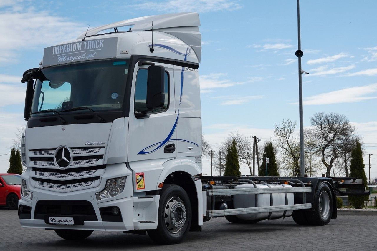 Mercedes-Benz ACTROS 1845 / BDF / DO PRZEWOZU KONTENERÓW / - Camião transportador de contêineres/ Caixa móvel: foto 1 Mercedes-Benz ACTROS 1845 / BDF / DO PRZEWOZU KONTENERÓW / - Camião transportador de contêineres/ Caixa móvel: foto 1