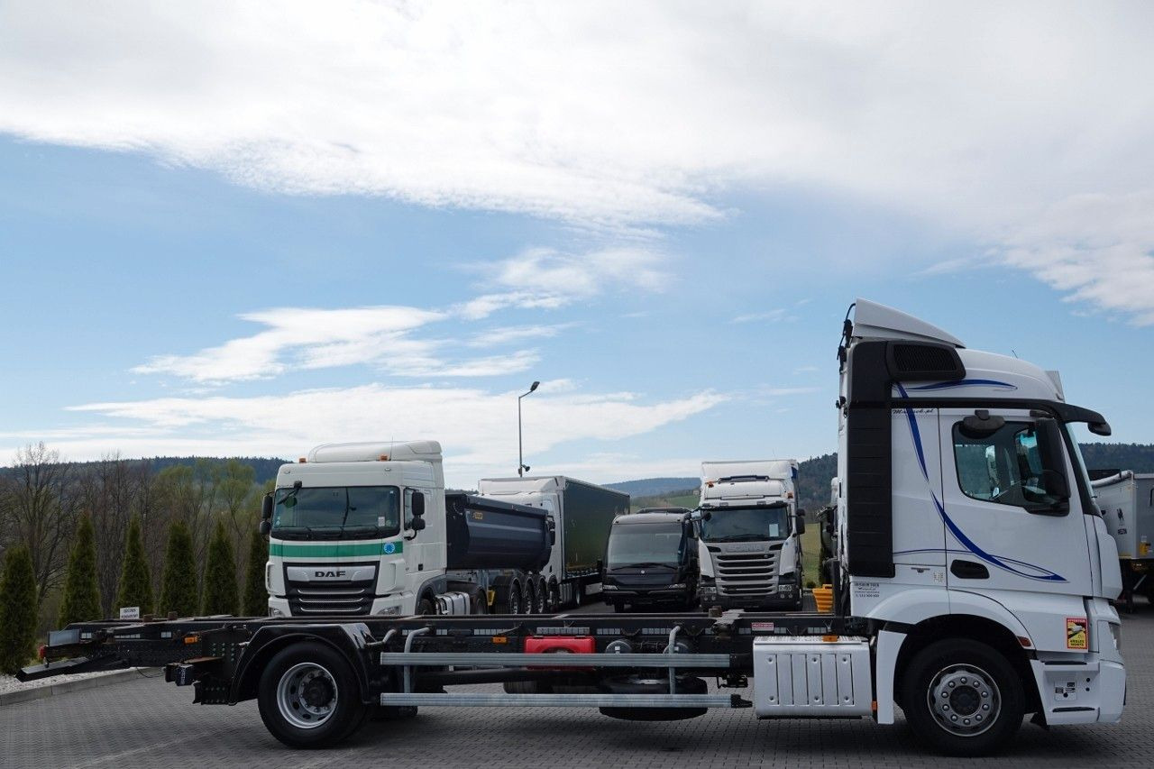 Mercedes-Benz ACTROS 1845 / BDF / DO PRZEWOZU KONTENERÓW / - Camião transportador de contêineres/ Caixa móvel: foto 5 Mercedes-Benz ACTROS 1845 / BDF / DO PRZEWOZU KONTENERÓW / - Camião transportador de contêineres/ Caixa móvel: foto 5