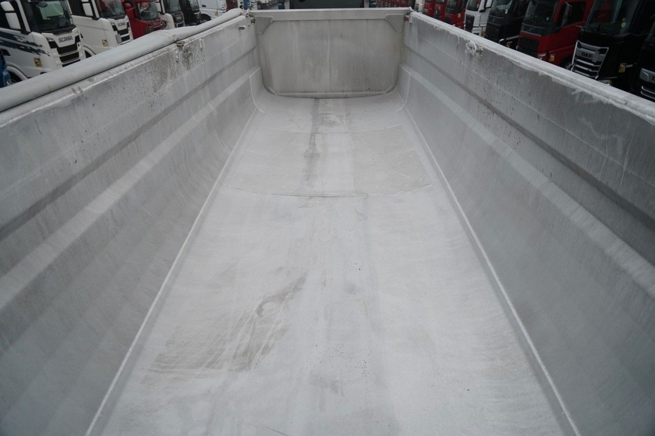 Wielton WIELTON / WYWROTKA / 26 M3 / WAGA: 4700 KG / HP - Semi-reboque basculante: foto 3 Wielton WIELTON / WYWROTKA / 26 M3 / WAGA: 4700 KG / HP - Semi-reboque basculante: foto 3