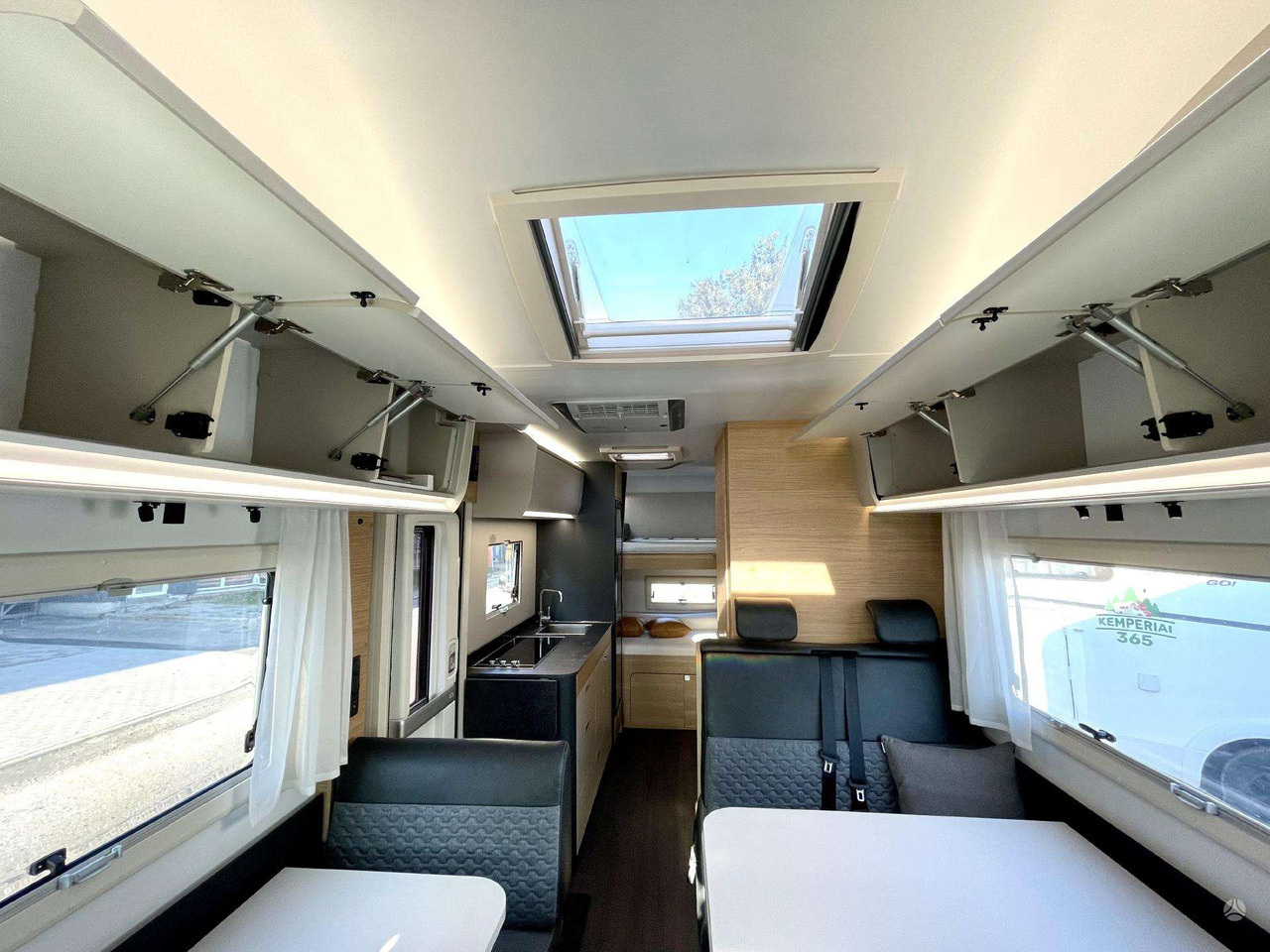 Adria Coral XL 650DK - Autocaravana capucine: foto 5 Adria Coral XL 650DK - Autocaravana capucine: foto 5