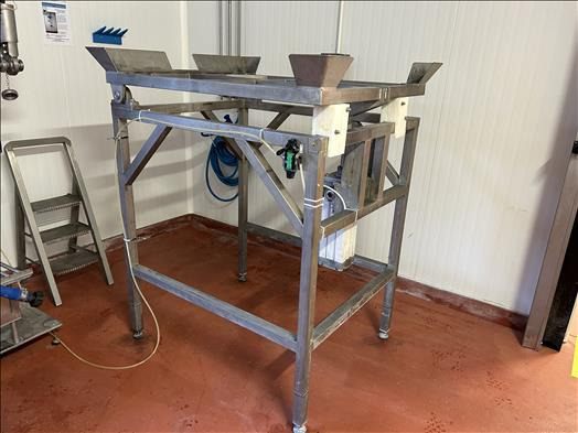 NNP IBC tilting frame - Equipamento de processamento de alimentos: foto 2 NNP IBC tilting frame - Equipamento de processamento de alimentos: foto 2